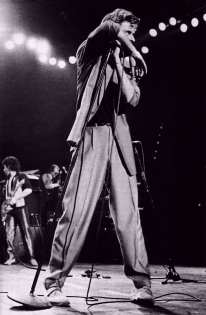 Daryl live80s-1.jpg (9931 Byte)